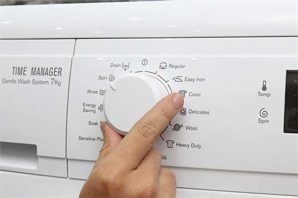 Sử dụng máy giặt đúng cách giúp bạn tiết kiệm điện nước
